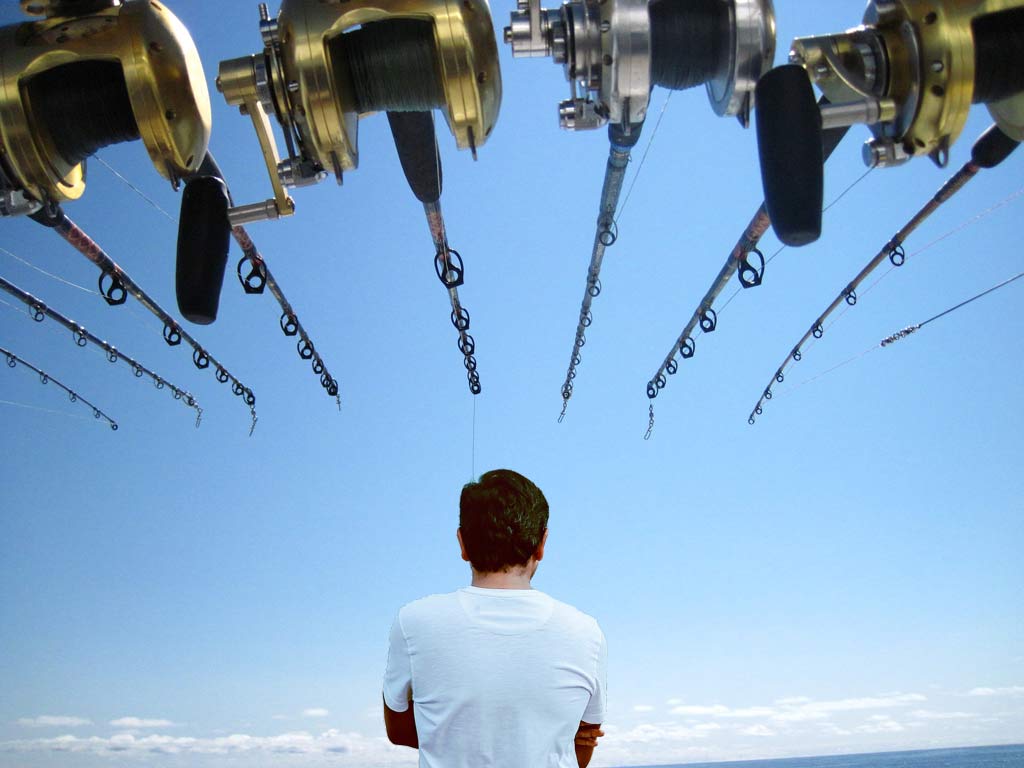 rod reels man How to Choose the Best Saltwater Rod and Reel Combo for Fishing Florida